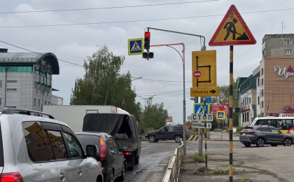 Дорожники Барнаульского ДСУ № 4 приступили к ремонтным работам  на ул.Ленина в г.Бийске
