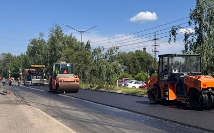 На ул. Ленина в г.Бийске дорожники приступили к устройству верхнего слоя асфальтобетона