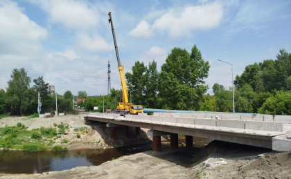 Строительство моста через р.Барнаулка на проезде Ташкентском близится к завершению